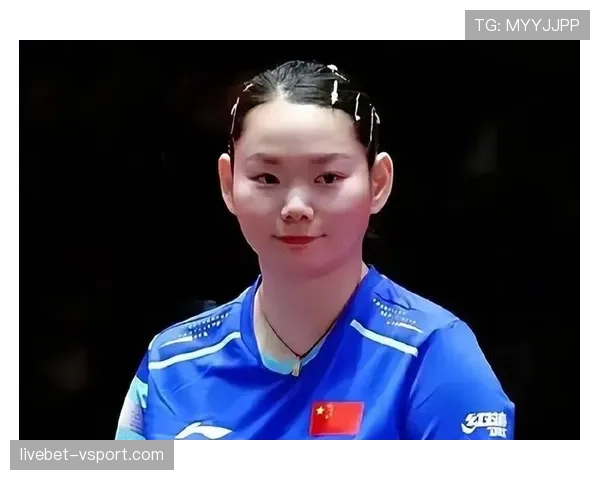 何卓佳下场那身日常感也太高级了，我钱包直接压力山大