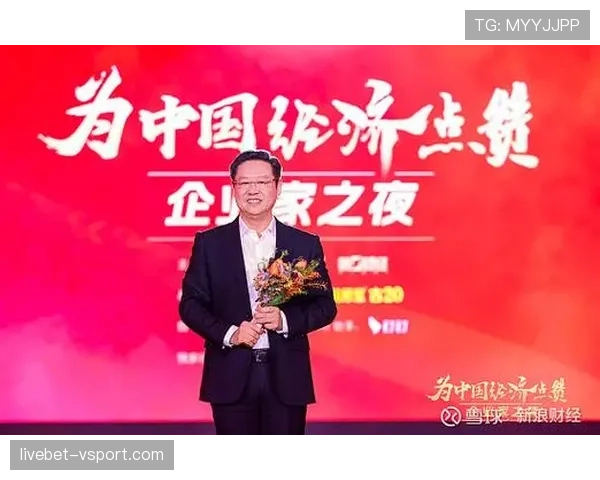 吴向东上场像战神，下场像个拼优惠券的邻居大叔，笑到不行