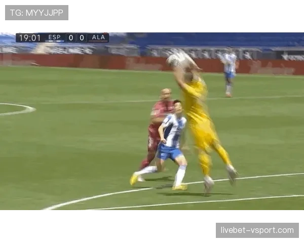 守门员犯规判罚要点：禁区内身体接触如何定性